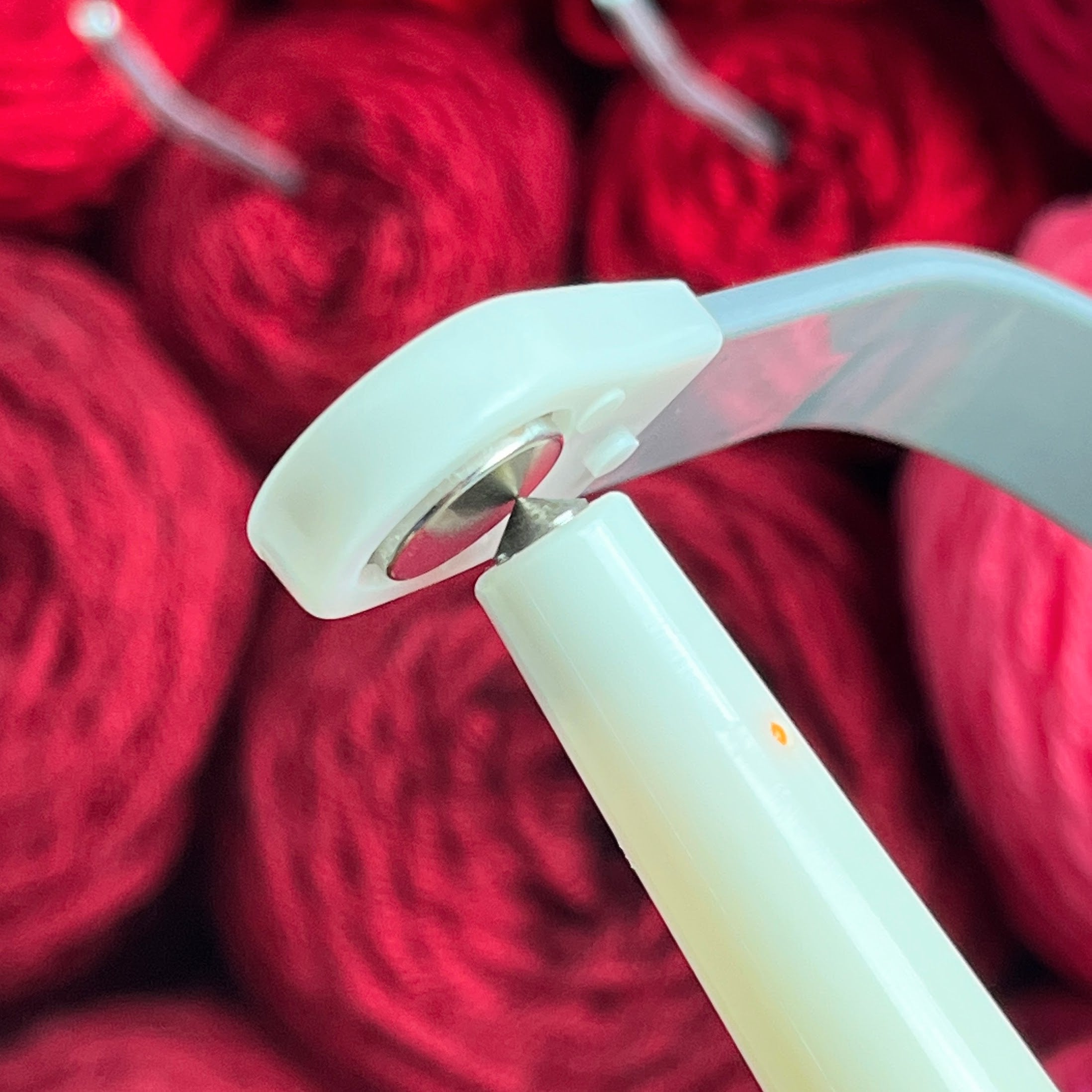 The Wool Jeanie Pendulum Yarn Holder Munimade